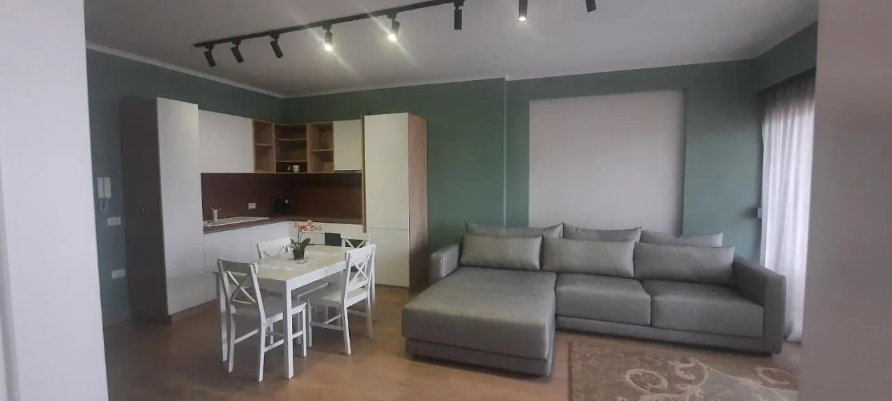 Flower Apartment Tirana 0*,